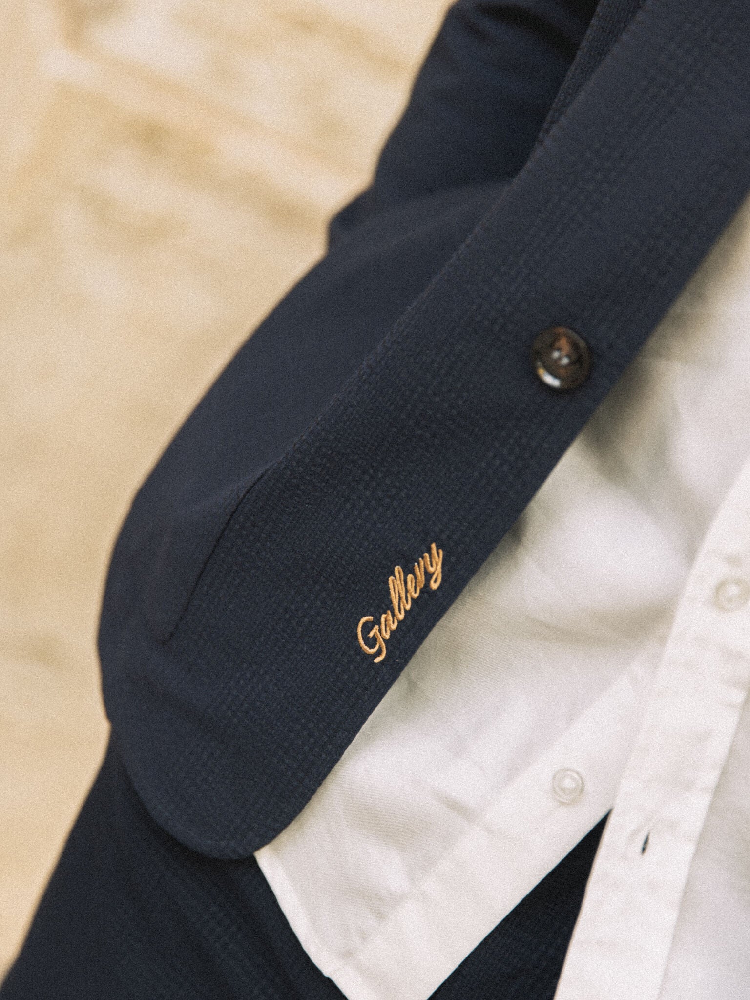 Modelshot / Navy / Detail